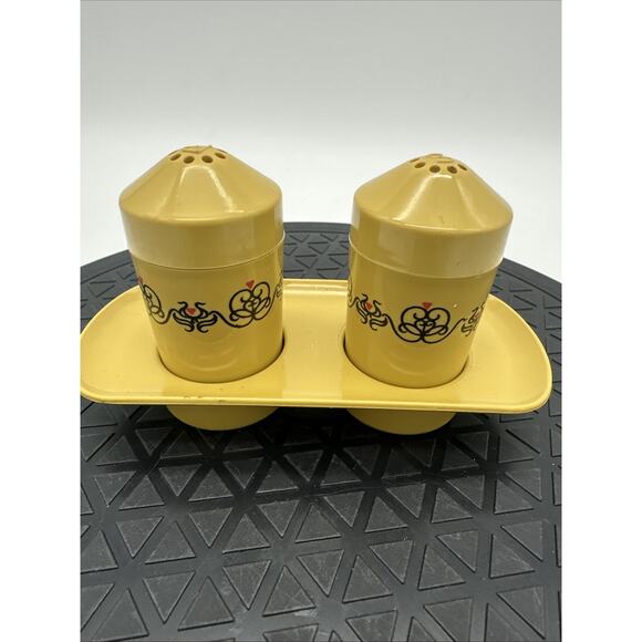 Vintage Eagle Brand Mid Century Yellow Retro Salt & Pepper Plastic Shakers NEW - Picture 3 of 8